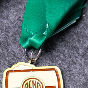 Medalla de Maratón de Metal Personalizada, Destapador de Botellas con Grabado, Regalo Duradero para Eventos - Product Image 4