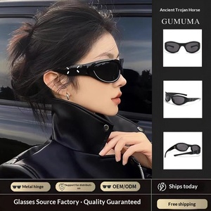 Lunettes de soleil Maji GM Co-branded avec bandeau, unisexe, ovales, coupe-vent, protection UV400, monture intégrale, style urbain, pour l'extérieur - Product Image 2