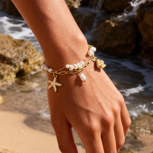 Bracelet à double chaîne sur le thème de l'océan, coquillages, pendentif étoile de mer plaqué or 18 carats, style bohème, bijoux de plage - Product Image 1