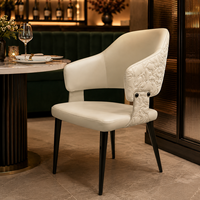 Moderne luxe armstoel met gestikte rugleuning, ergonomisch PU lederen zitting, stevige metalen poten voor hotel, restaurant, thuis en commercieel gebruik.