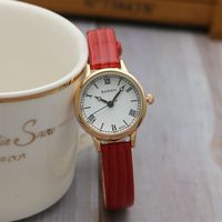Montres de sport vintage pour dames Boîtier en alliage Quartz pour filles Junior Senior High School Examens Slim Straps Compact Antique Style