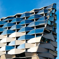 Mur rideau en verre avec structure en aluminium thermolaqué durable, design moderne pour usage extérieur dans les centres commerciaux, les hôtels, les hôpitaux