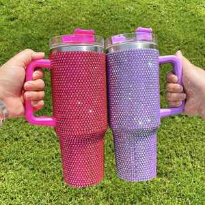 Lot de 2 gobelets isothermes en acier inoxydable de 40 oz, personnalisables avec logo, ornés de strass rose rouge, avec poignée et paille - Product Image 2