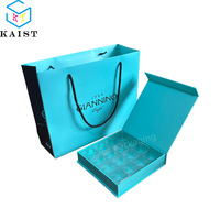 Boîte cadeau carrée personnalisée pour chocolats avec plateau en plastique, tailles entièrement personnalisables, finitions logo pour la vente au détail, la Saint-Valentin, les mariages et les cadeaux.