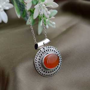 En gros Naturel Ovale Rouge Cornaline Pendentif À La Main Déclaration Bijoux avec Plaqué Onyx Chunky Tribal Déclaration Opale Charme - Product Image 1