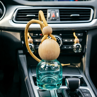 Vente en gros de flacons de parfum pour voiture en verre miniature avec logo personnalisé, diffuseur de parfum pour voiture, désodorisant pour la décoration intérieure de la voiture