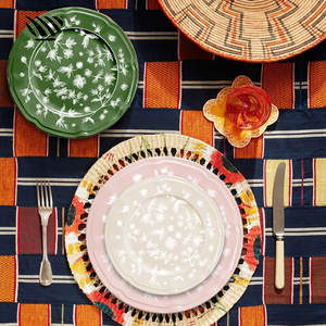 Juego de Platos de Cerámica con Estampado Floral Pintado a Mano, Color Verde Oscuro, Lujoso y Duradero, <span class=keywords><strong>Vajilla</strong></span> Elegante en Contraste para una Experiencia Sofisticada - Product Image 4