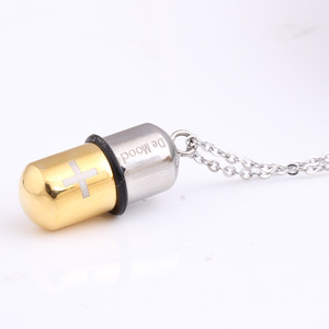 Collar con Colgante de Cápsula de Píldora Cruzada de Acero Inoxidable Tricolor, Joyería de Regalo para Uso Diario para Hombre - Product Image 3