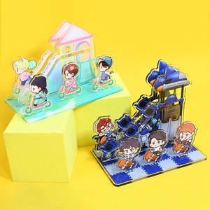 Soporte de acrílico transparente personalizado al por mayor para tarjetas de exhibición con múltiples inserciones, diseño creativo de dibujos animados, animación DIY, accesorio para fans de estrellas, personalizable - Product Image 1