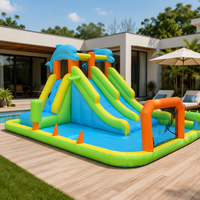 Château aquatique gonflable avec deux toboggans et arroseur, aire de jeux aquatique pour enfants, pour s'amuser dans la cour
