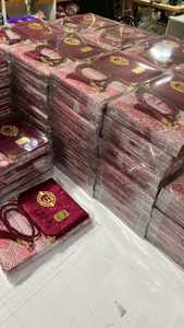 Coffret Cadeau Islamique Personnalisable en Velours Nouveauté Coran avec Détails en Plexi Doré Fabriqué par Ramadan Gift Company - Product Image 5