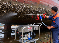 Les nettoyeurs haute pression sont utilisés pour éliminer la saleté tenace des voitures, des bateaux et des clôtures, ainsi que pour nettoyer les cabines de navires et les embarcations. 400/440V
