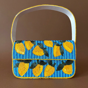 Sac à main rectangulaire fait main lavable avec broderie en polyester motif citron jaune sur fond bleu - Product Image 1