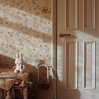 Papier peint floral vintage style manoir français, motif floral pastel, décoration murale pour chambre et salon style cottage
