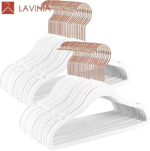 Perchas Infantiles Lavinia de Plástico Antideslizante y Económicas al por Mayor, Perchas de Terciopelo para Niños en Blanco y Negro para Lavandería - Product Image 1