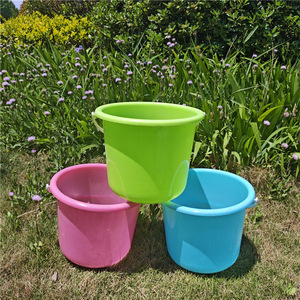 Cubos de Plástico Coloridos Portátiles para Uso Doméstico, Playa, Pesca, Arte y Estudio, 34 Colores Disponibles - Product Image 1