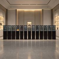 Vitrine haute en verre noir moderne avec éclairage LED pour exposition de bijoux, idéale pour musée, boutique, galerie