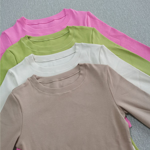 Conjunto Elegante de Invierno de Alta Calidad para Mujer Talla XS de Algodón Acanalado en Marrón y Rojo con Manga Larga y Leggings de Punto Personalizable Ropa de Estar por Casa - Product Image 2