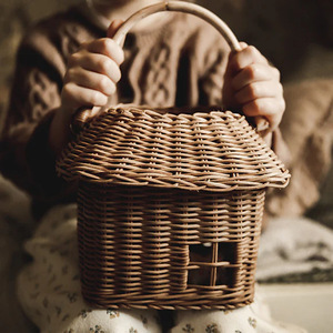 Rotin petite <span class=keywords><strong>maison</strong></span> panier <span class=keywords><strong>de</strong></span> rangement jouets <span class=keywords><strong>de</strong></span> plein air sac à main accessoires pour enfants <span class=keywords><strong>photographie</strong></span> tissé petit panier <span class=keywords><strong>de</strong></span> fleurs - Product Image 3