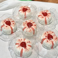 Squishy en forme de pain croisé à la confiture de fraises, jouet à presser à remontée lente, jouet anti-stress