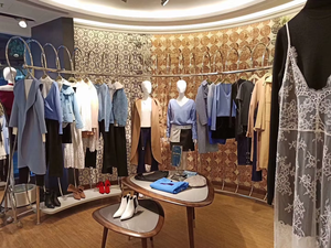 4792 Elegante Abito da Ufficio per Donne con Scollo a V e Gonna a Tubino, Design per Eventi Formali e Business, Vendita all'Ingrosso - Product Image 6