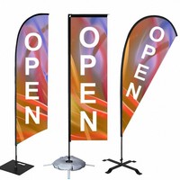Drapeau publicitaire extérieur personnalisé en forme de lame avec mât et base croisée pour concessionnaire automobile, vente en gros