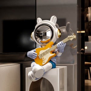 Scultura Decorativa in Resina Dipinta a Mano di Astronauta <span class=keywords><strong>Chitarrista</strong></span> - Personaggio TV e Cinema per Arredamento Casa - Product Image 2