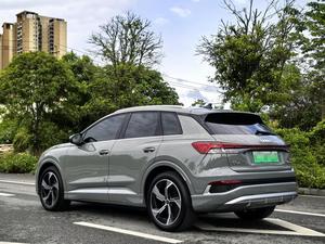 <span class=keywords><strong>Audi</strong></span> Q4 E-tron 40 SUV électrique d'occasion 2024, longue autonomie, véhicule électrique intelligent, prêt à l'exportation, gris sur noir - Product Image 3