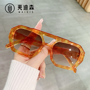 Maidis Irregular Sunglasses Black Frame UV400 Protection Unisex Fashionable Sun Glasses - Product Image 4