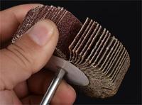 Fabricant de gros Roue à lamelles de polissage abrasive montée sur arbre avec broche Support personnalisé OEM