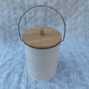 Poubelle de cuisine ronde blanche 3L avec couvercle en bambou et structure intégrée en éponge anti-odeurs - Product Image 1