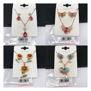 <span class=keywords><strong>Set</strong></span> di Gioielli XUPING all'Ingrosso, <span class=keywords><strong>Set</strong></span> Moda Quotidiana <span class=keywords><strong>per</strong></span> Donne con Zirconia Cubica Sintetica, <span class=keywords><strong>Set</strong></span> di Due Pezzi con Orecchini e Collana - Product Image 3