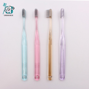 Cepillo de Dientes Transparente de Cabeza Pequeña con Cerdas Suaves de 17.5 cm, Cepillo de Dientes Manual Colorido para Uso en Hoteles - Product Image 1
