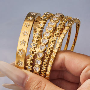 Bracciale da Donna in Acciaio Inossidabile di Lusso Leggero con Stella e Cuore, Incastonatura Completa di Zirconi, Placcato Oro 18K, Gioielli dal Design Esclusivo - Product Image 1