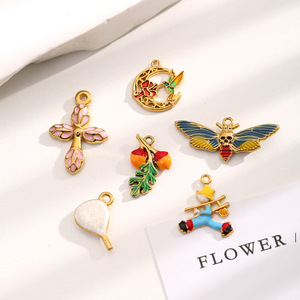 แกลเลอรีสัตว์ในสวน |   จี้สแตนเลสสตีลชุบทอง 18K PVD |   จี้เคลือบลายแมลง ผีเสื้อ ผึ้ง เต่าทอง และนกฮัมมิงเบิร์ด - Product Image 2