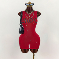 Robe mini moulante sans manches pour femme, personnalisable (ODM/OEM), avec strass, rivets et imprimé lettres, idéale pour les soirées en club et sorties nocturnes
