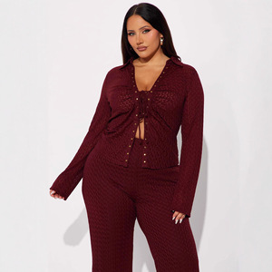 Completo da donna autunnale casual in poliestere, vestibilità regolare, con camicia a maniche lunghe con risvolto e pantaloni a tinta unita con laccetti frontali - Product Image 3