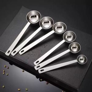 Cuillère doseuse en acier inoxydable 304, cuillère à poudre de lait/fruits, outil de cuisine pour la pâtisserie avec échelle graduée, cuillère à café avec trou de suspension - Product Image 4