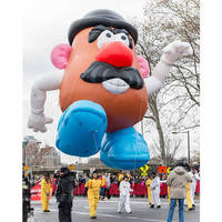 Grand ballon gonflable de petit garçon portant un chapeau lisant un livre pour la parade, parade de flotteur des vacances des enfants de l'Amérique
