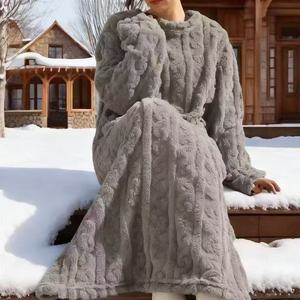 Pyjama-Kleid Verdickter Hausanzug Bademantel Korallenfleece Nachthemd Warm Herbst Winter Damen Langarm Locker - Product Image 1