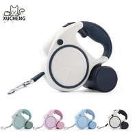 Vente en gros 5m de corde de marche télescopique pour chien lampe de poche LED automatique à la mode distributeur de sacs à crottes sac à crottes en plastique solide