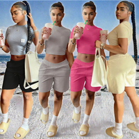 Ensemble court deux pièces tricoté pour femme, été 2026, décontracté, uni, avec logo personnalisé, haut court à col rond et poches, en polyester/coton, séchage rapide