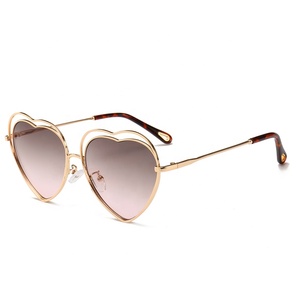 Gafas de Sol de Moda para Mujer Benola, Montura Metálica en Forma de Corazón, Color Sólido, Modelo 18556, Gran Venta - Product Image 5