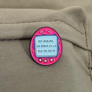 เข็มกลัดเคลือบลายคำคมภาษาสเปนน่ารักสไตล์ Tamagotchi คำว่า ไม่เกลียดใคร นั่นไม่ได้เป็นเงิน ของขวัญเครื่องประดับขายส่ง - Product Image 3