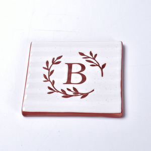 Sous-verre carré en céramique moderne personnalisable, épaisseur 5 mm, durable, résistant à la chaleur, écologique, avec double poignée - Product Image 3