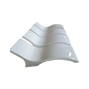 Tumbona de fibra de vidrio para exteriores, impermeable, resistente a los rayos UV, diseño moderno con respaldo para uso en piscina o playa. - Product Image 1