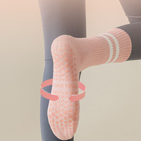 Chaussettes de Yoga Femme Économiques et de Haute Qualité en Gros, Antidérapantes avec Poignées, Chaussettes Adhérentes pour Pilates, Conception de Logo Personnalisé