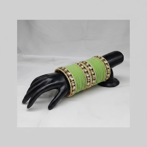 Ensemble de bracelets en velours plaqué or avec pierre Kundan et perles Bijoux fins élégants pour femmes - Product Image 2
