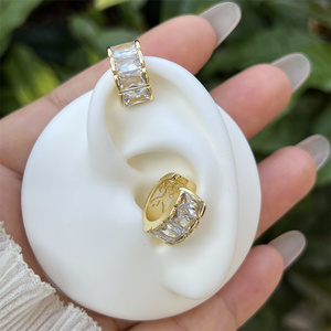 Orecchini a Clip Classici, Semplici e alla Moda in Rame Placcato Oro 18K con Zirconi, Disponibili in Diversi Stili - Product Image 6