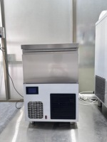Machine à glaçons industrielle réfrigérée 400 kg/24h en acier inoxydable avec pompe à air/eau pour hôtels – Fournisseur Fabricant